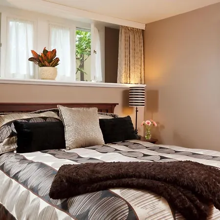 Abbeymoore Manor Bed & Breakfast Inn-2